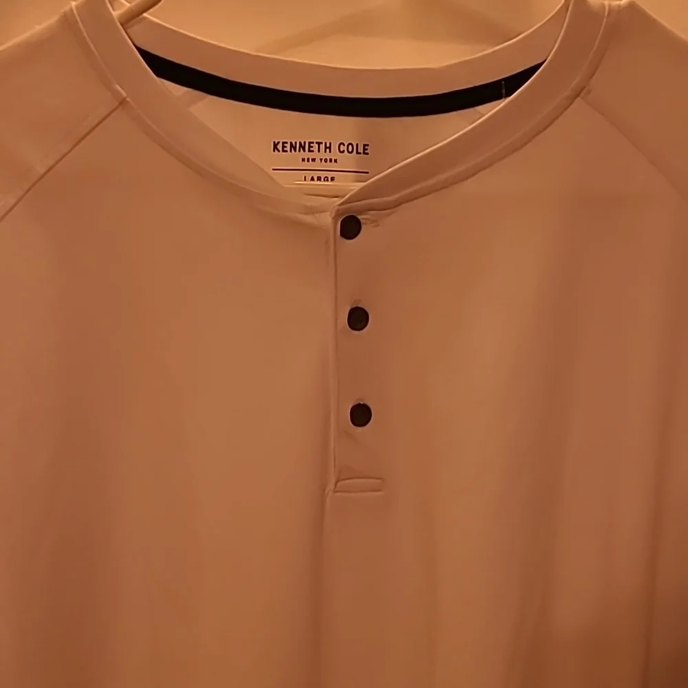 Kenneth Cole Long Sleeve Quater Button NWT - Picture 3 of 4